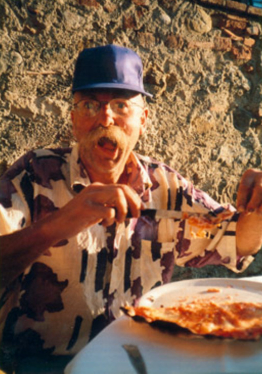 1996-Peter-beim-Pizzaessen.jpg