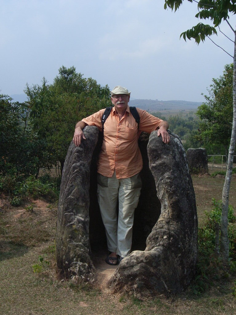 2010-Peter-Tal-der-Steinkruege-Laos-q.jpg